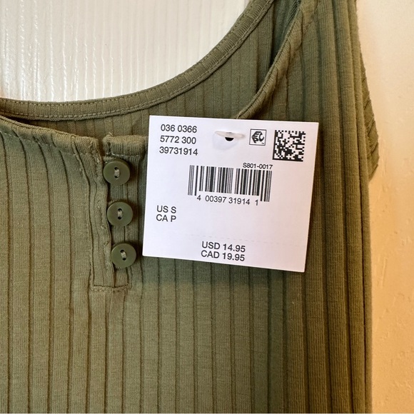 American Eagle Crop Top - Picture 3 of 5